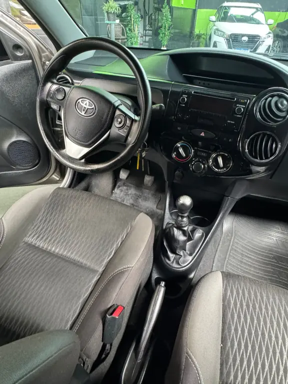 TOYOTA Etios Sedan - Foto