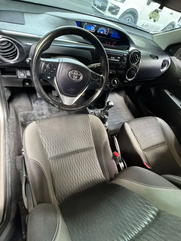 TOYOTA Etios Sedan - Foto