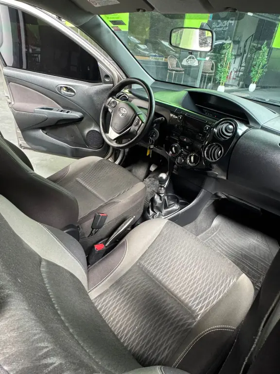 TOYOTA Etios Sedan - Foto