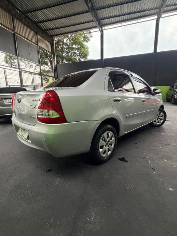 TOYOTA Etios Sedan - Foto