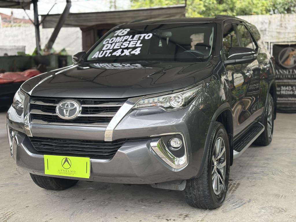 TOYOTA Hilux SW4 - Foto