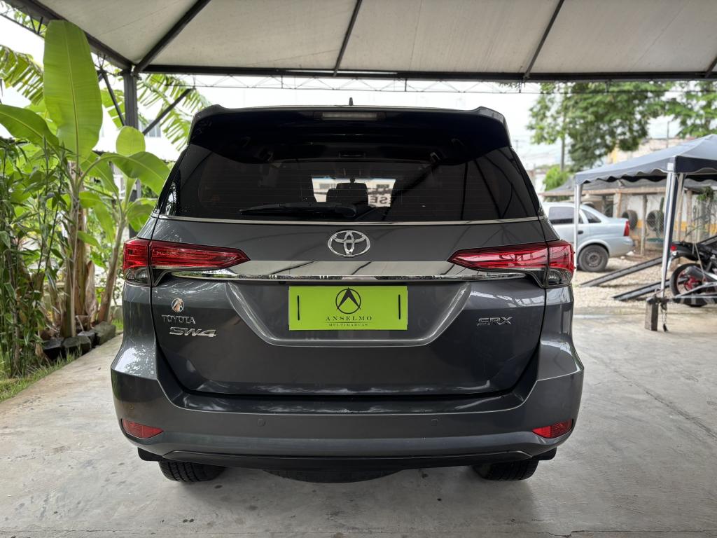 TOYOTA Hilux SW4 - Foto