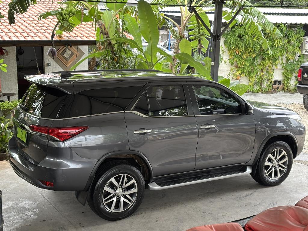 TOYOTA Hilux SW4 - Foto