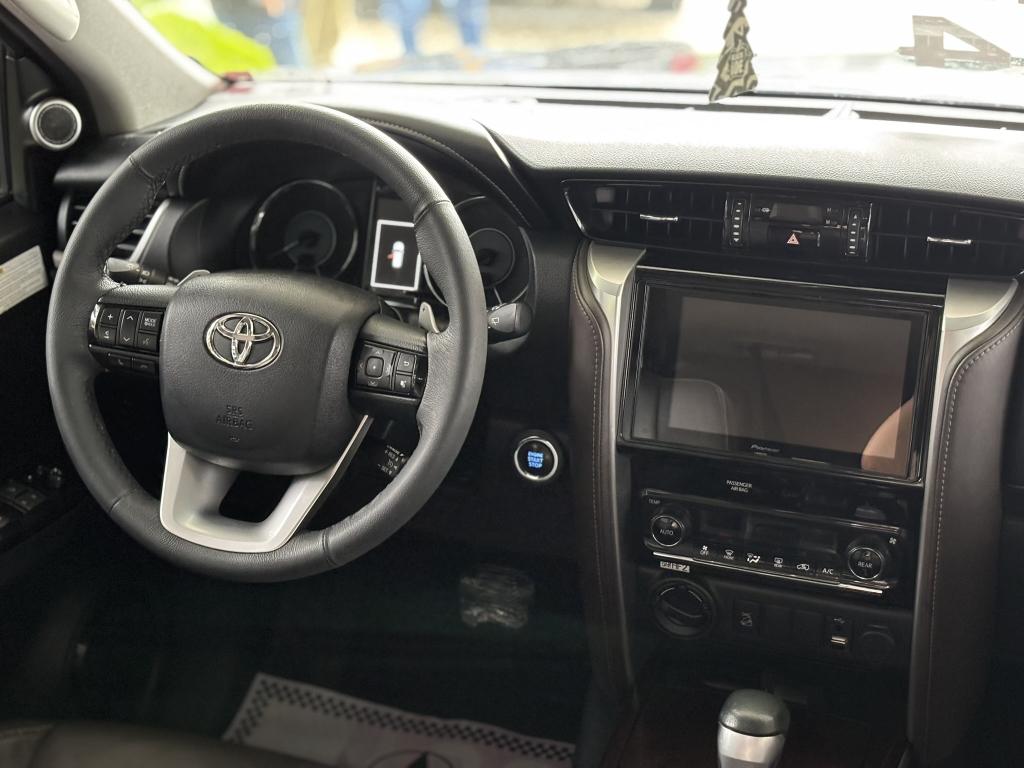 TOYOTA Hilux SW4 - Foto