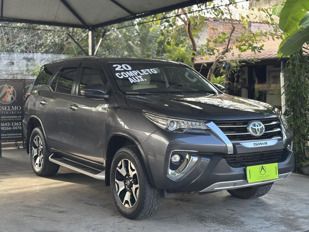 TOYOTA Hilux SW4