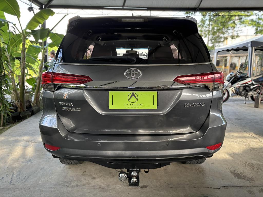 TOYOTA Hilux SW4 - Foto
