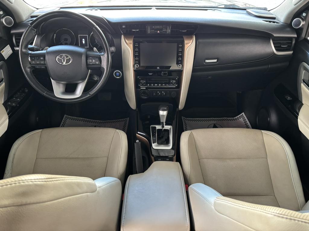 TOYOTA Hilux SW4 - Foto
