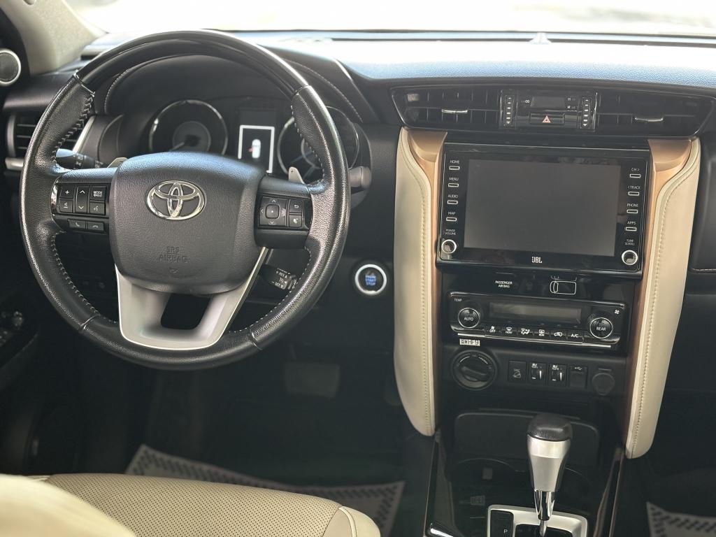 TOYOTA Hilux SW4 - Foto