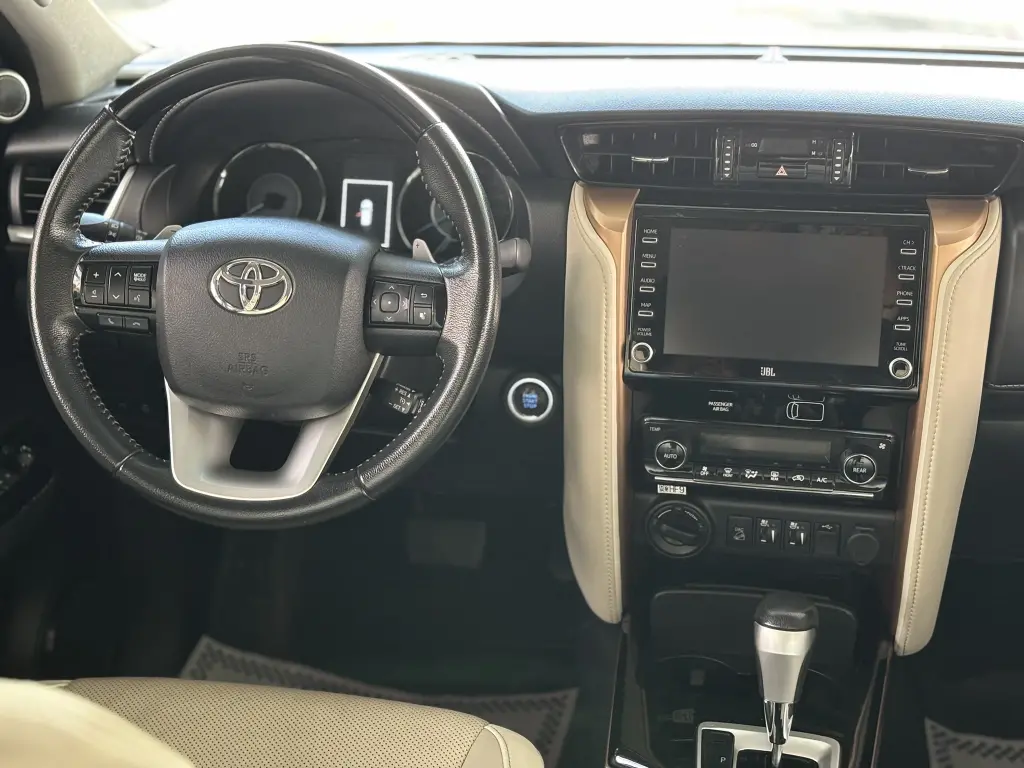 TOYOTA Hilux SW4 - Foto