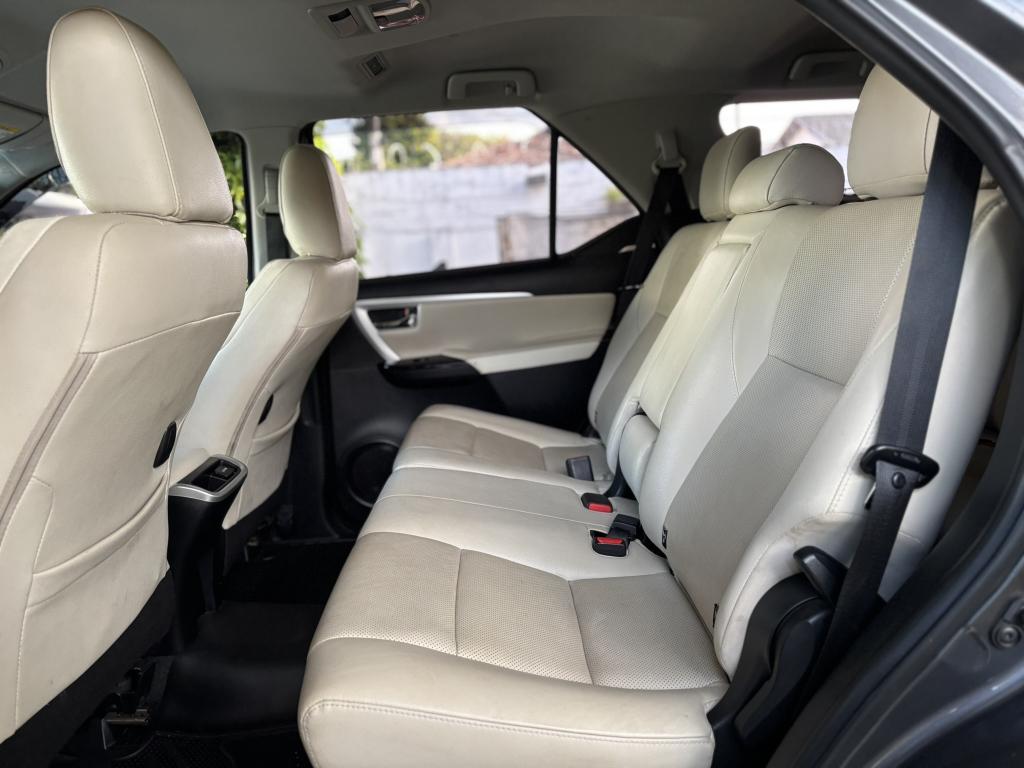 TOYOTA Hilux SW4 - Foto