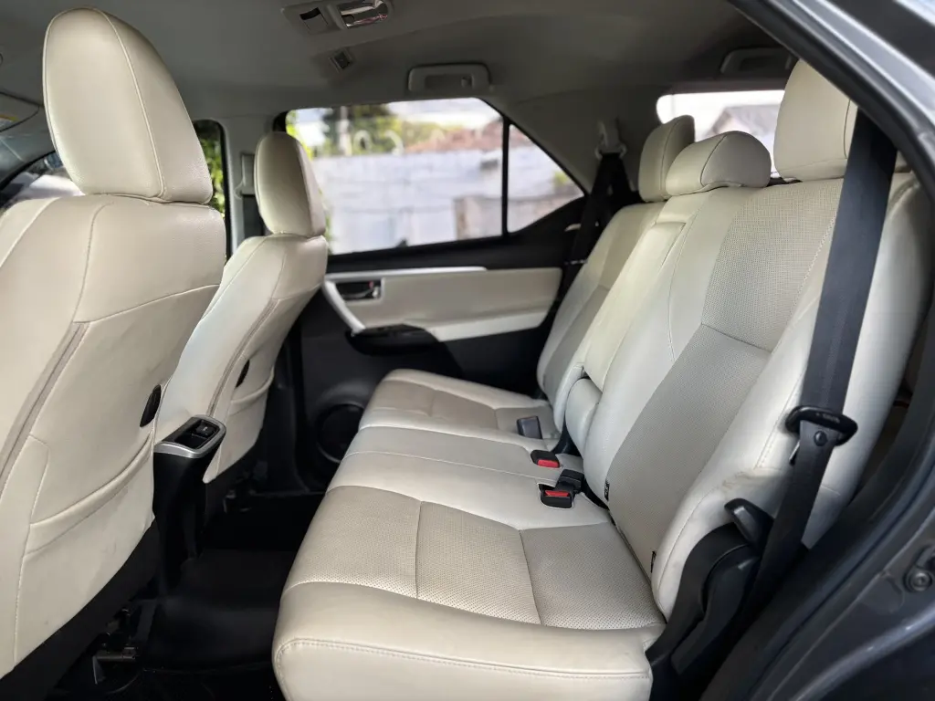 TOYOTA Hilux SW4 - Foto
