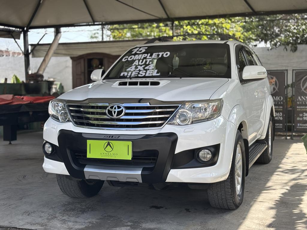 TOYOTA Hilux SW4 - Foto