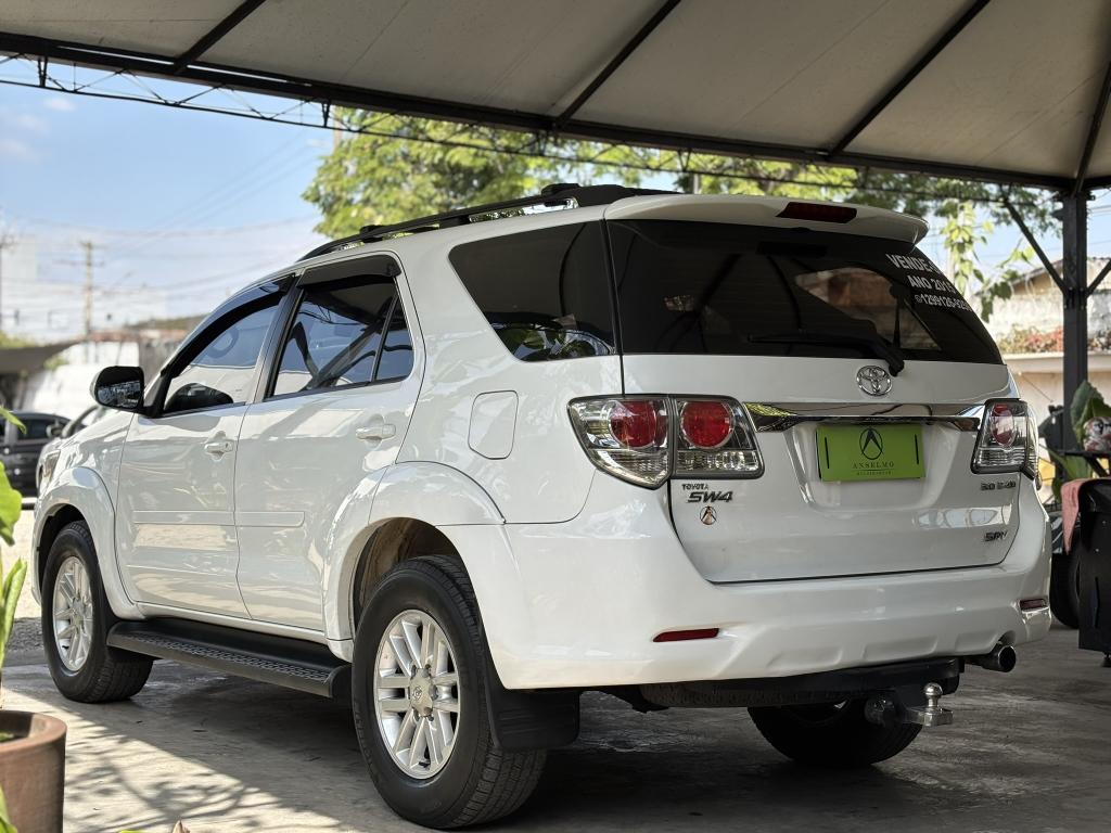 TOYOTA Hilux SW4 - Foto