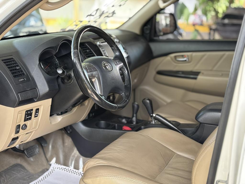 TOYOTA Hilux SW4 - Foto