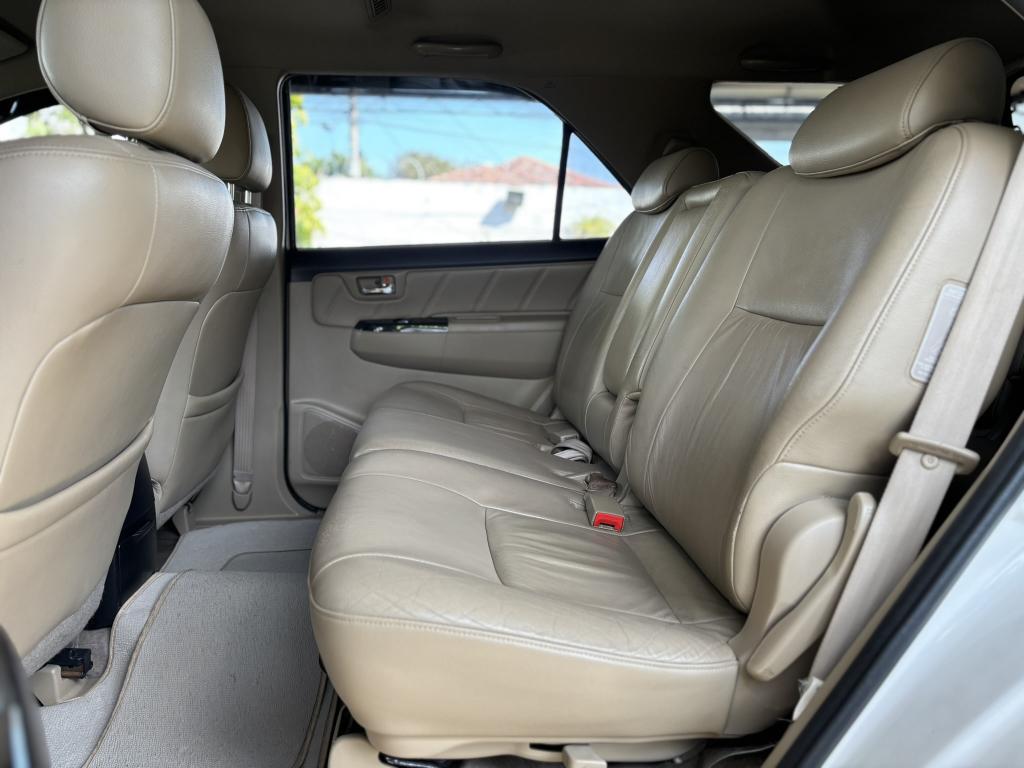 TOYOTA Hilux SW4 - Foto