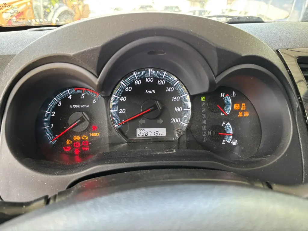 TOYOTA Hilux SW4 - Foto