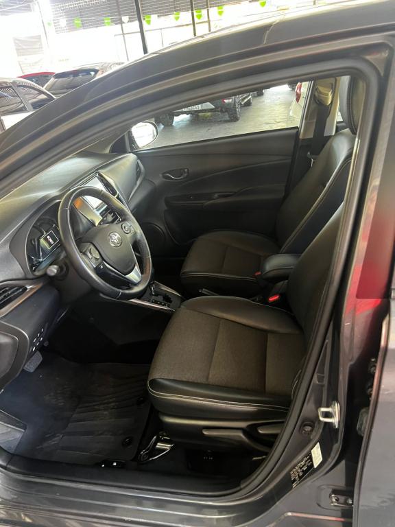 TOYOTA Yaris Sedan - Foto