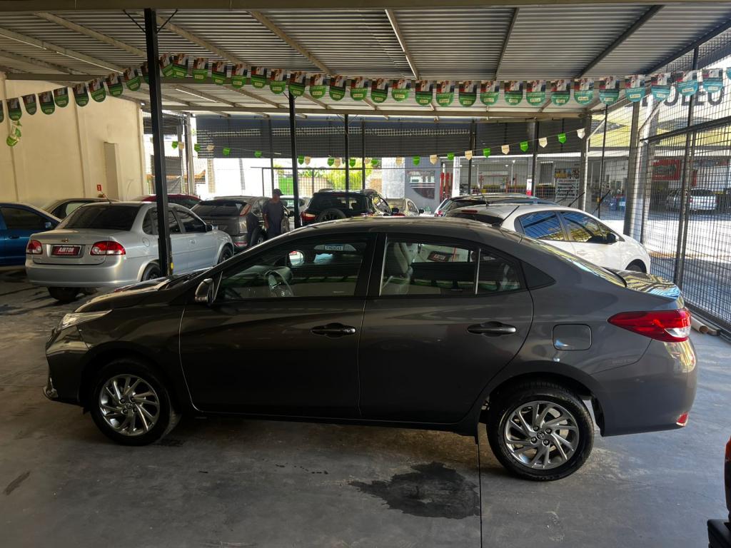 TOYOTA Yaris Sedan - Foto