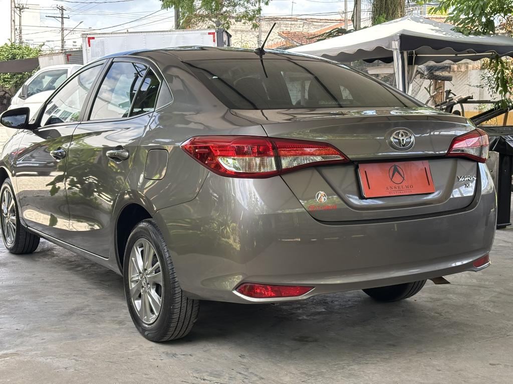 TOYOTA Yaris Sedan - Foto