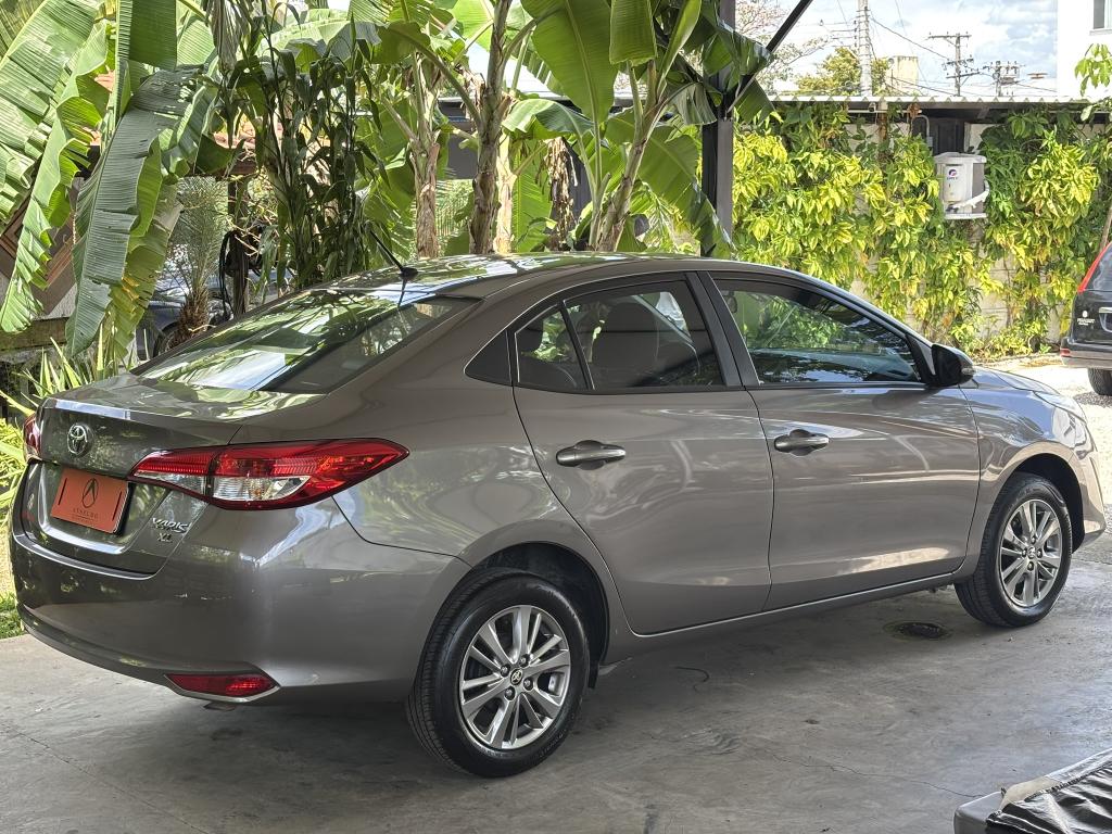 TOYOTA Yaris Sedan - Foto