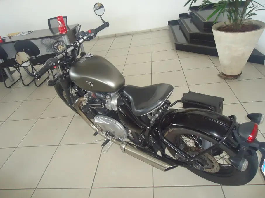 TRIUMPH Bobber 1200 - Foto