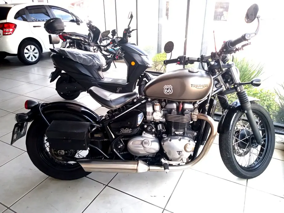 TRIUMPH Bobber 1200