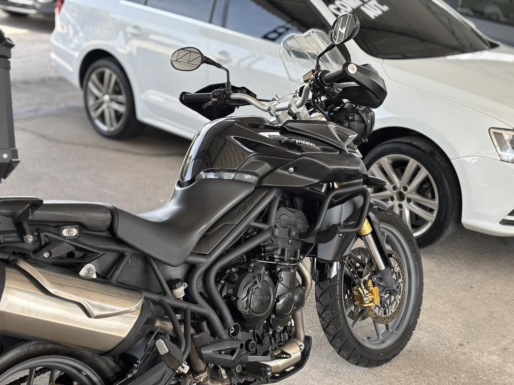 TRIUMPH Tiger 800 - Foto
