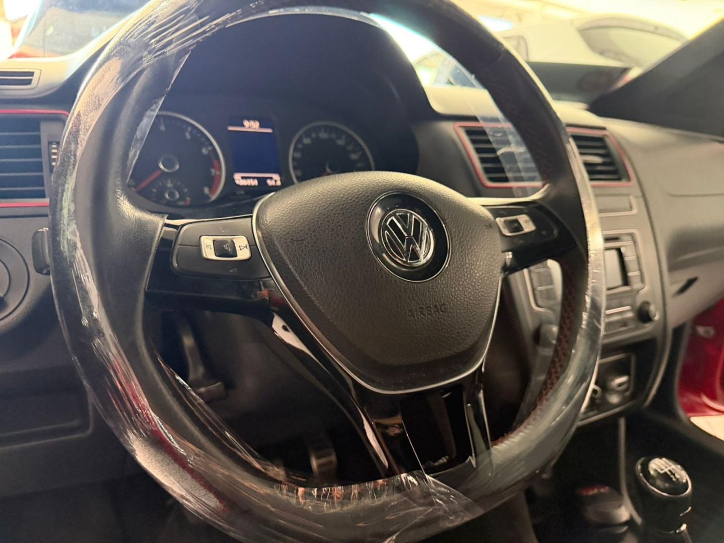 VOLKSWAGEN Fox - Foto