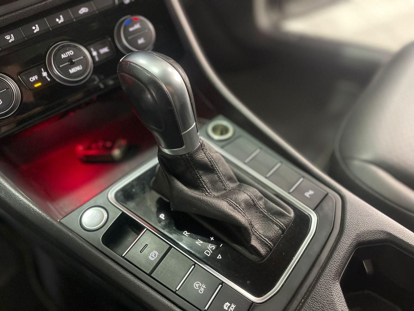 VOLKSWAGEN Jetta - Foto