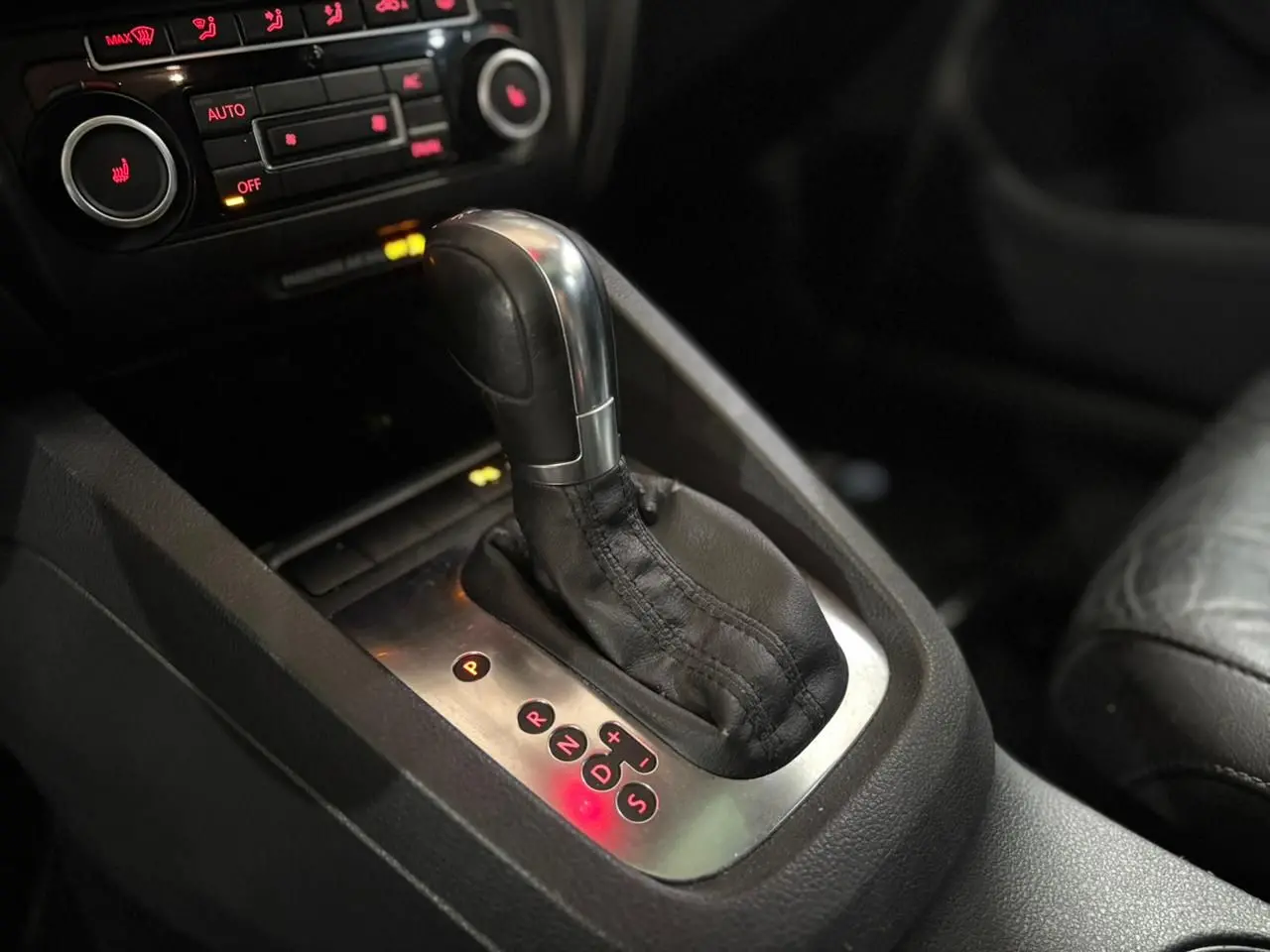 VOLKSWAGEN Jetta - Miniatura