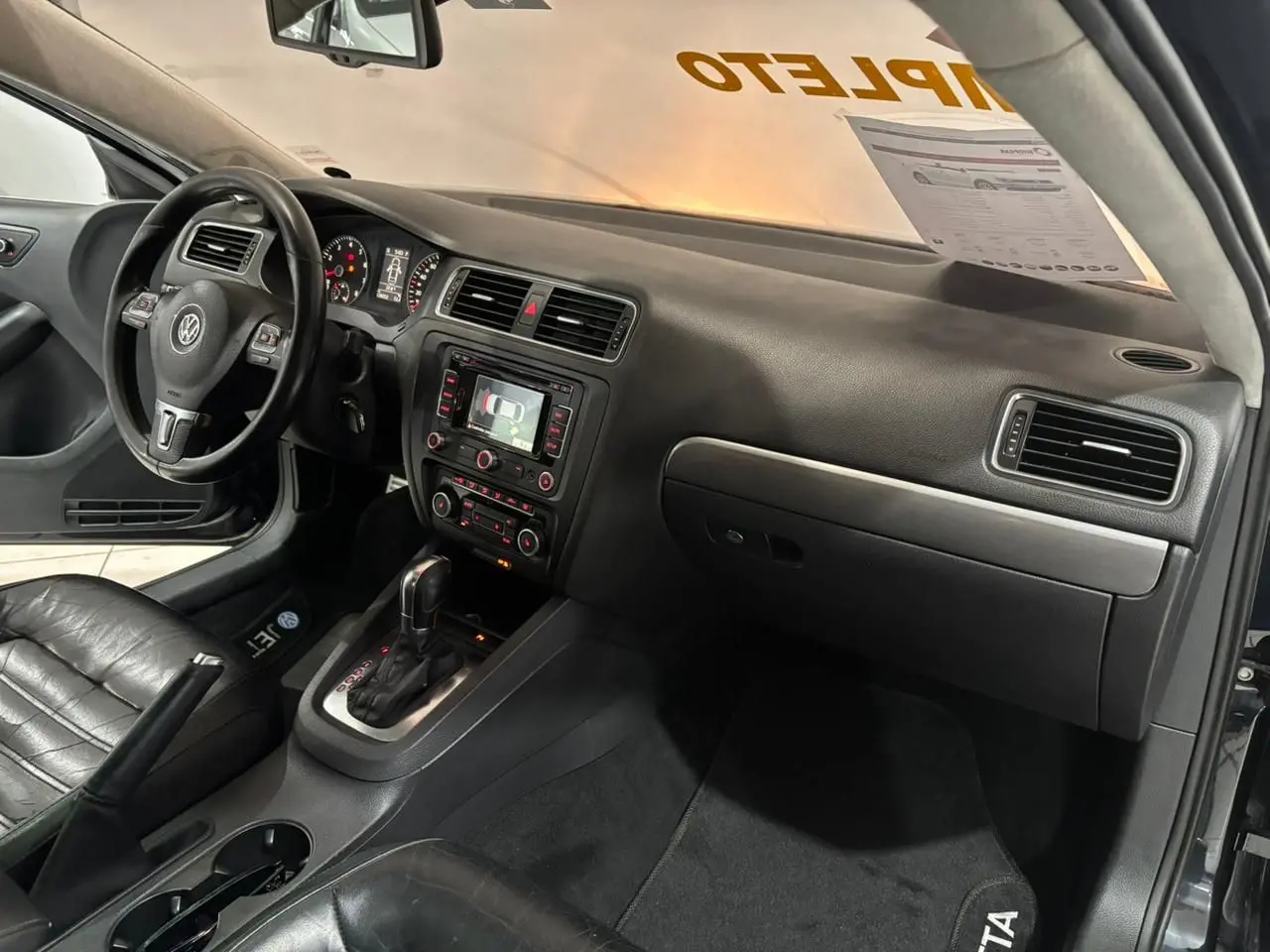 VOLKSWAGEN Jetta - Miniatura