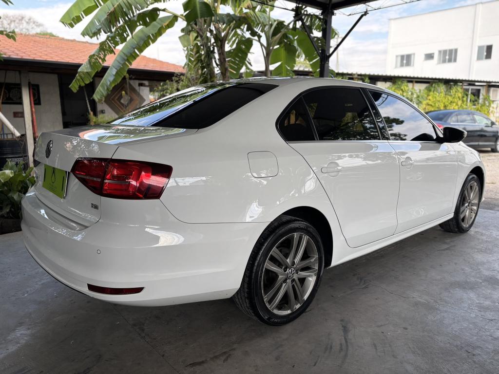 VOLKSWAGEN Jetta - Foto