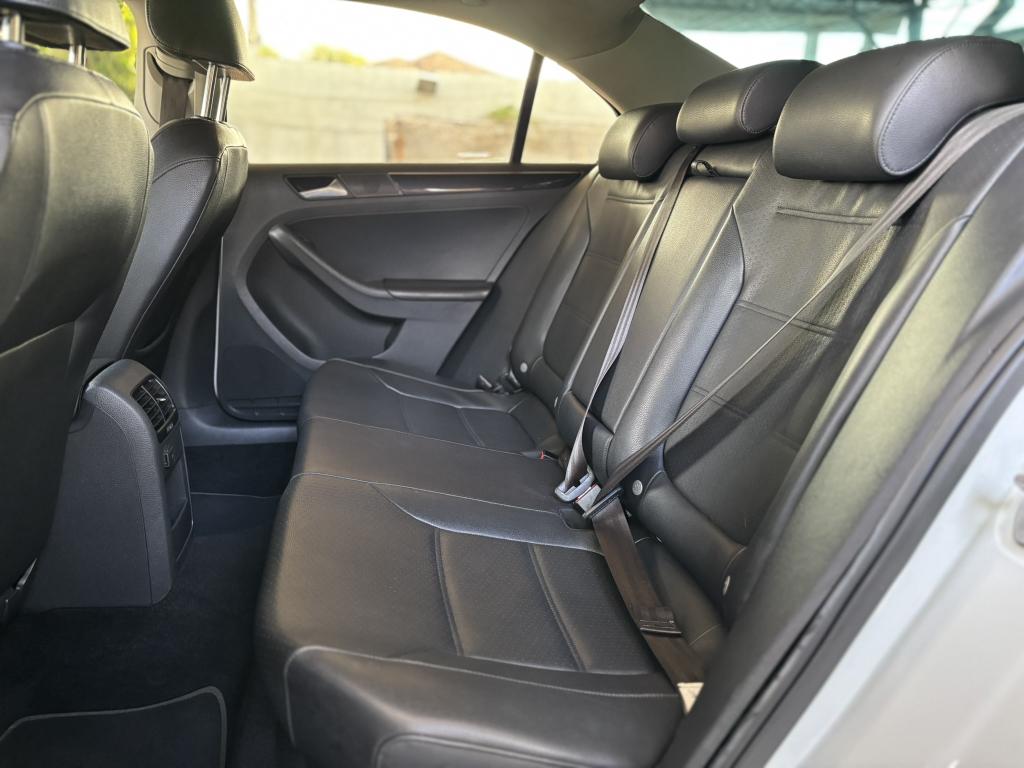 VOLKSWAGEN Jetta - Foto