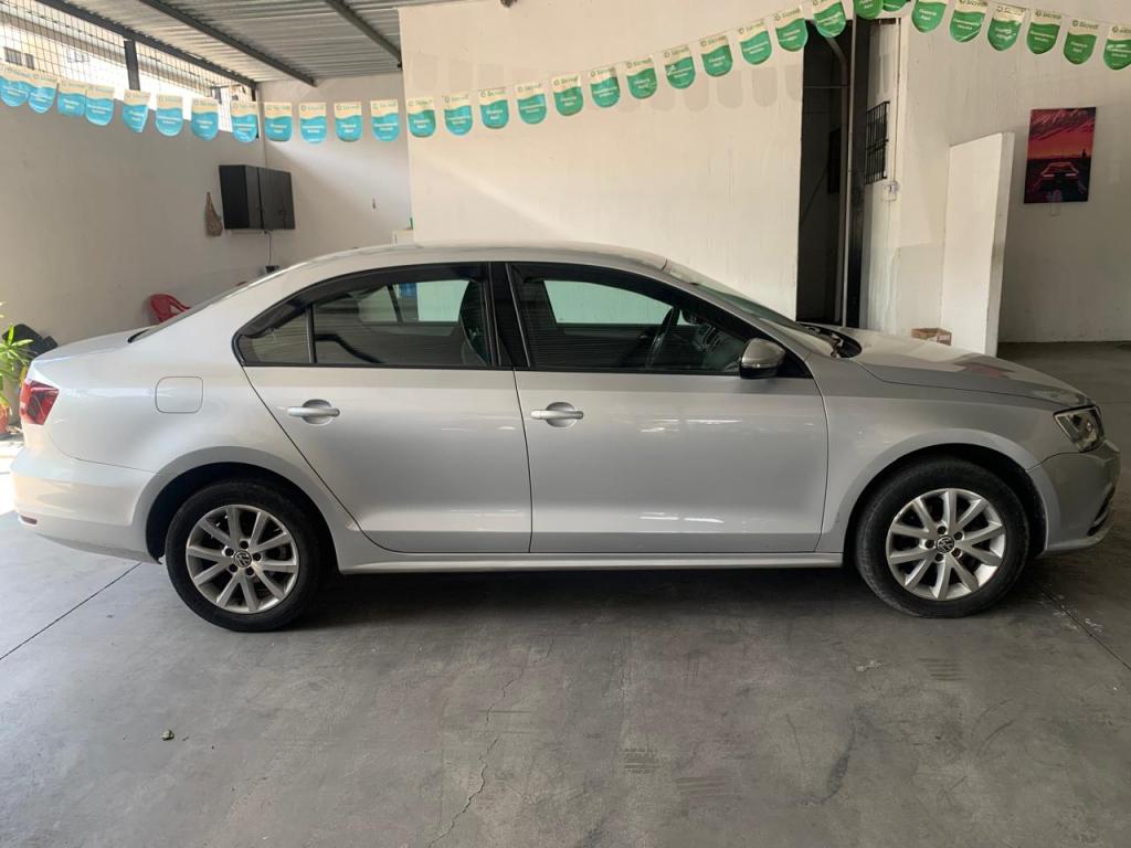 VOLKSWAGEN Jetta - Foto