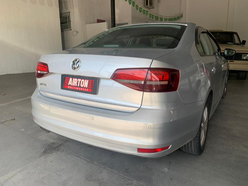 VOLKSWAGEN Jetta - Foto