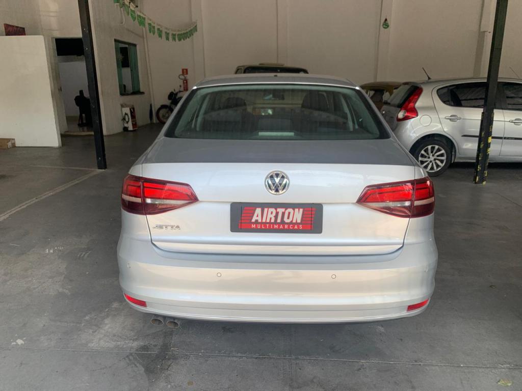VOLKSWAGEN Jetta - Foto