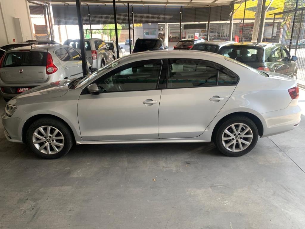 VOLKSWAGEN Jetta - Foto
