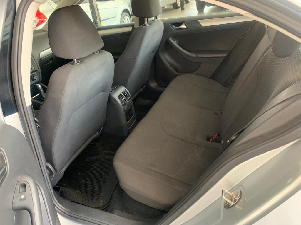 VOLKSWAGEN Jetta - Foto