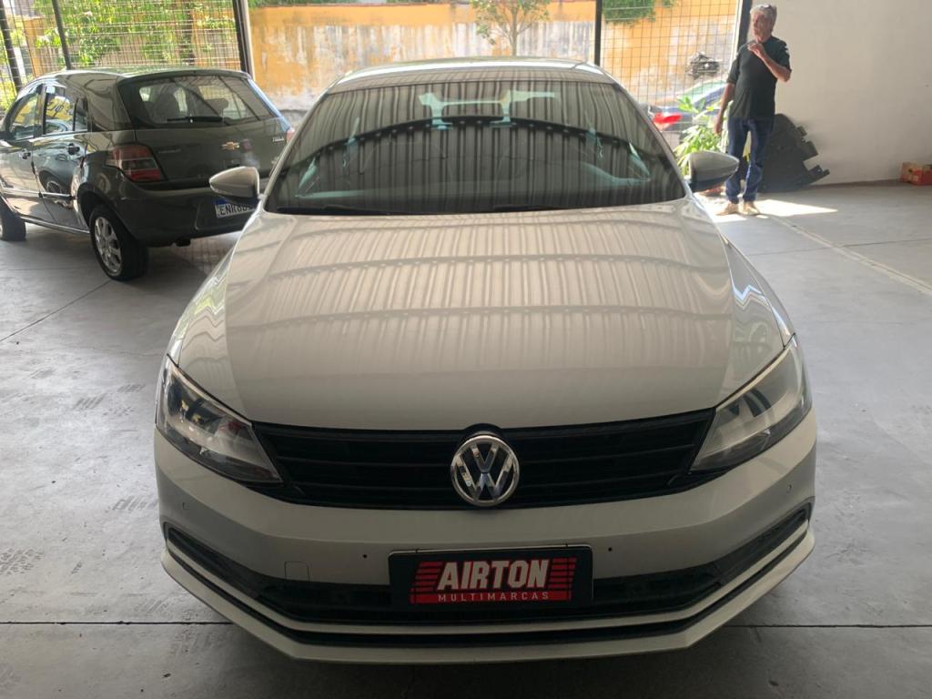 VOLKSWAGEN Jetta - Foto