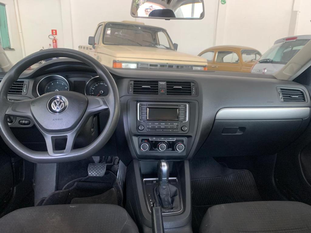 VOLKSWAGEN Jetta - Foto