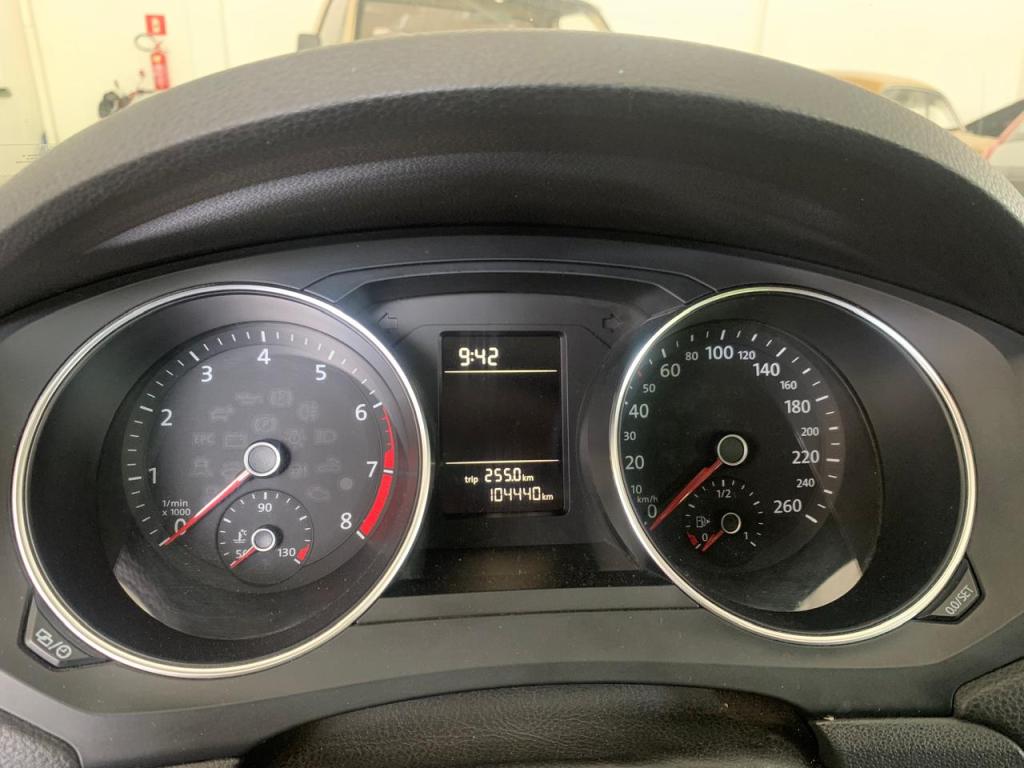 VOLKSWAGEN Jetta - Foto