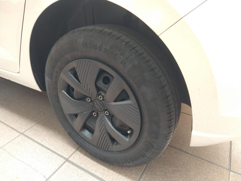 VOLKSWAGEN Polo Hatch - Foto