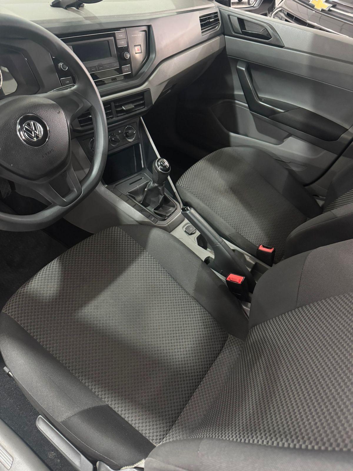 VOLKSWAGEN Polo Hatch - Foto