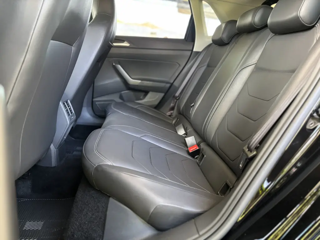 VOLKSWAGEN Polo Hatch - Foto