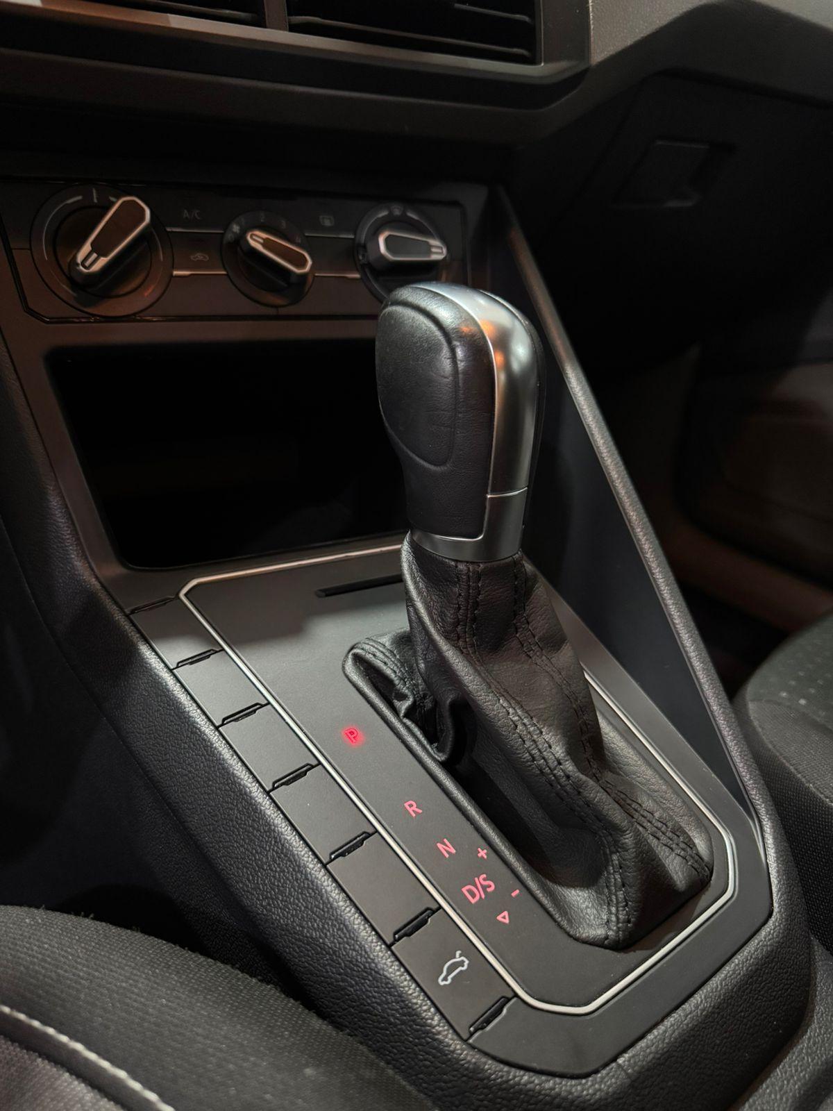 VOLKSWAGEN Polo Hatch - Foto