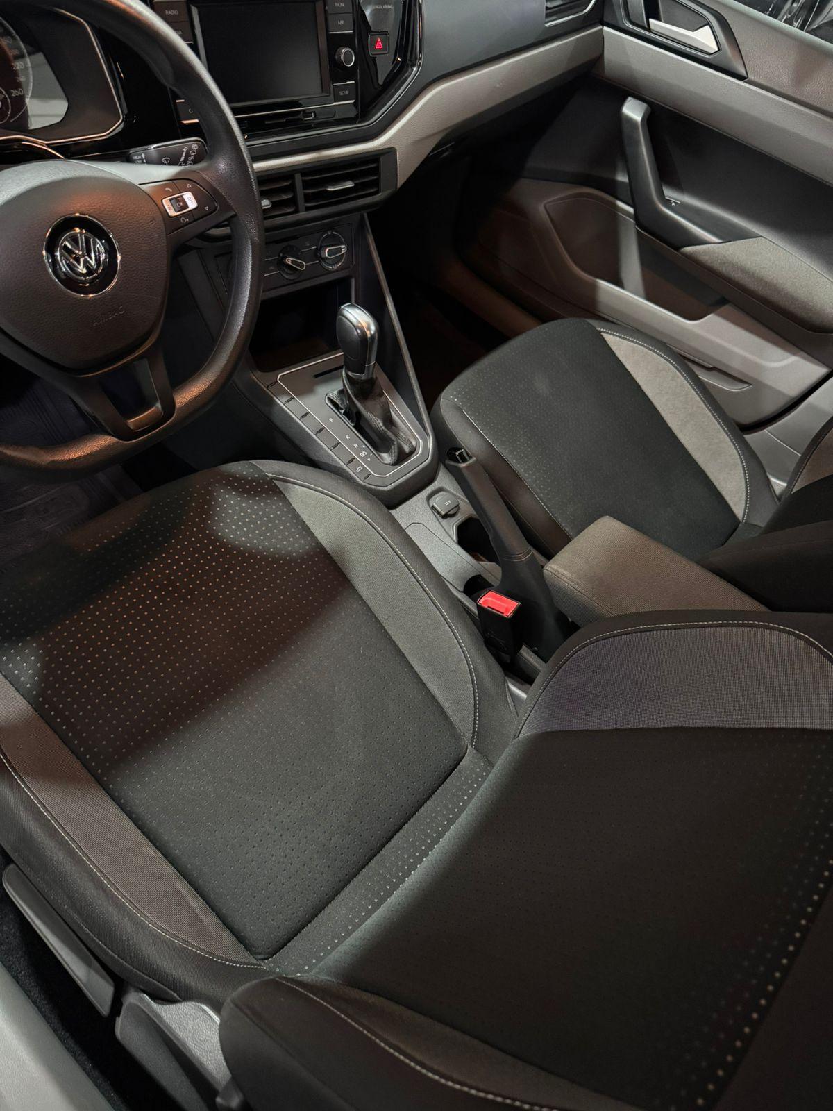 VOLKSWAGEN Polo Hatch - Foto