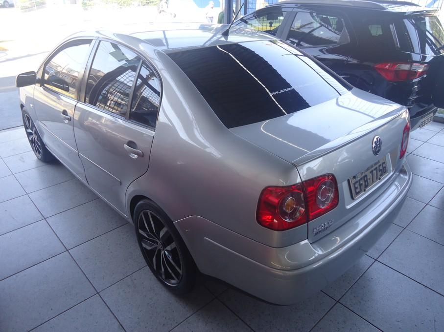 VOLKSWAGEN Polo Sedan - Foto