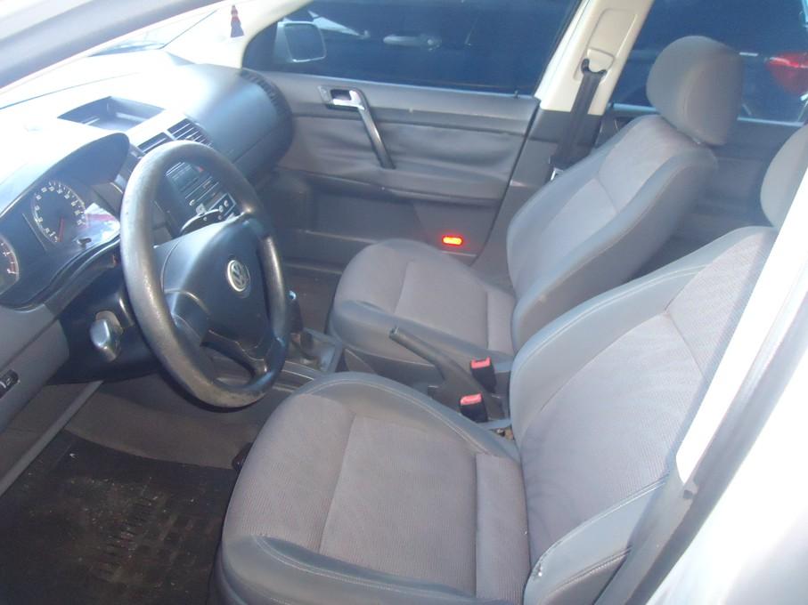 VOLKSWAGEN Polo Sedan - Foto