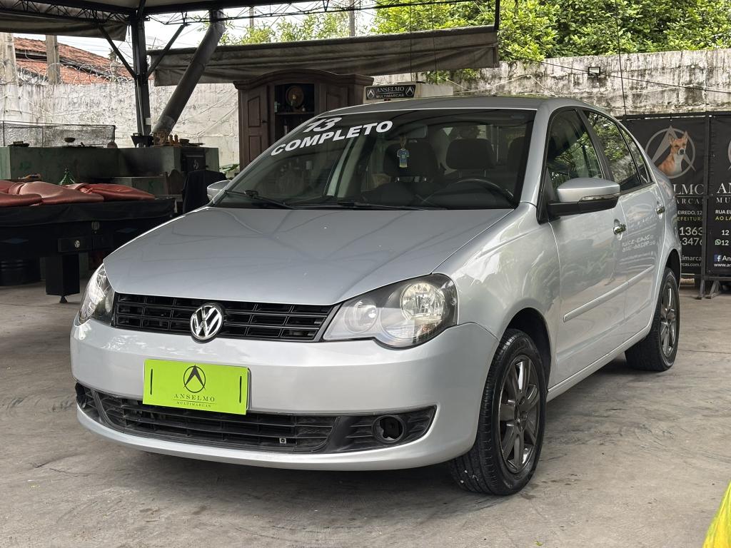 VOLKSWAGEN Polo Sedan - Foto