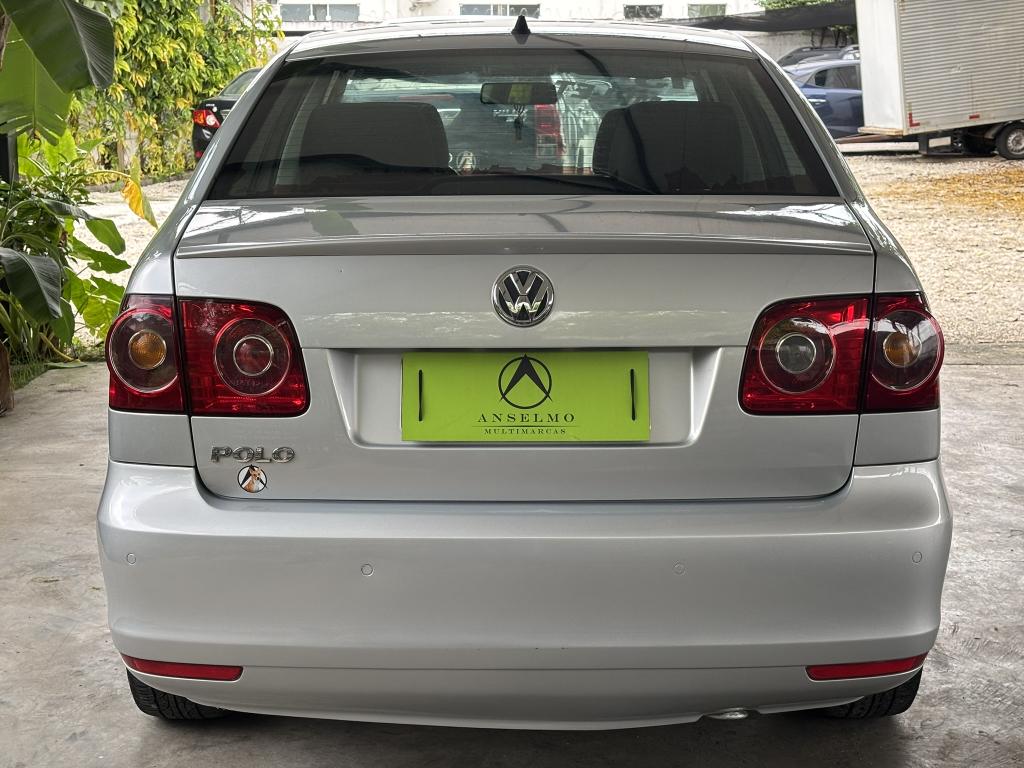 VOLKSWAGEN Polo Sedan - Foto